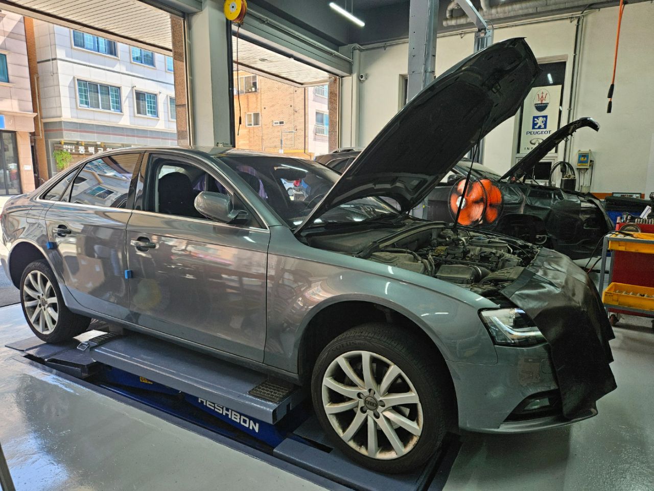 '아우디 A4 (2014년형)-A4 2.0 TFSI 콰